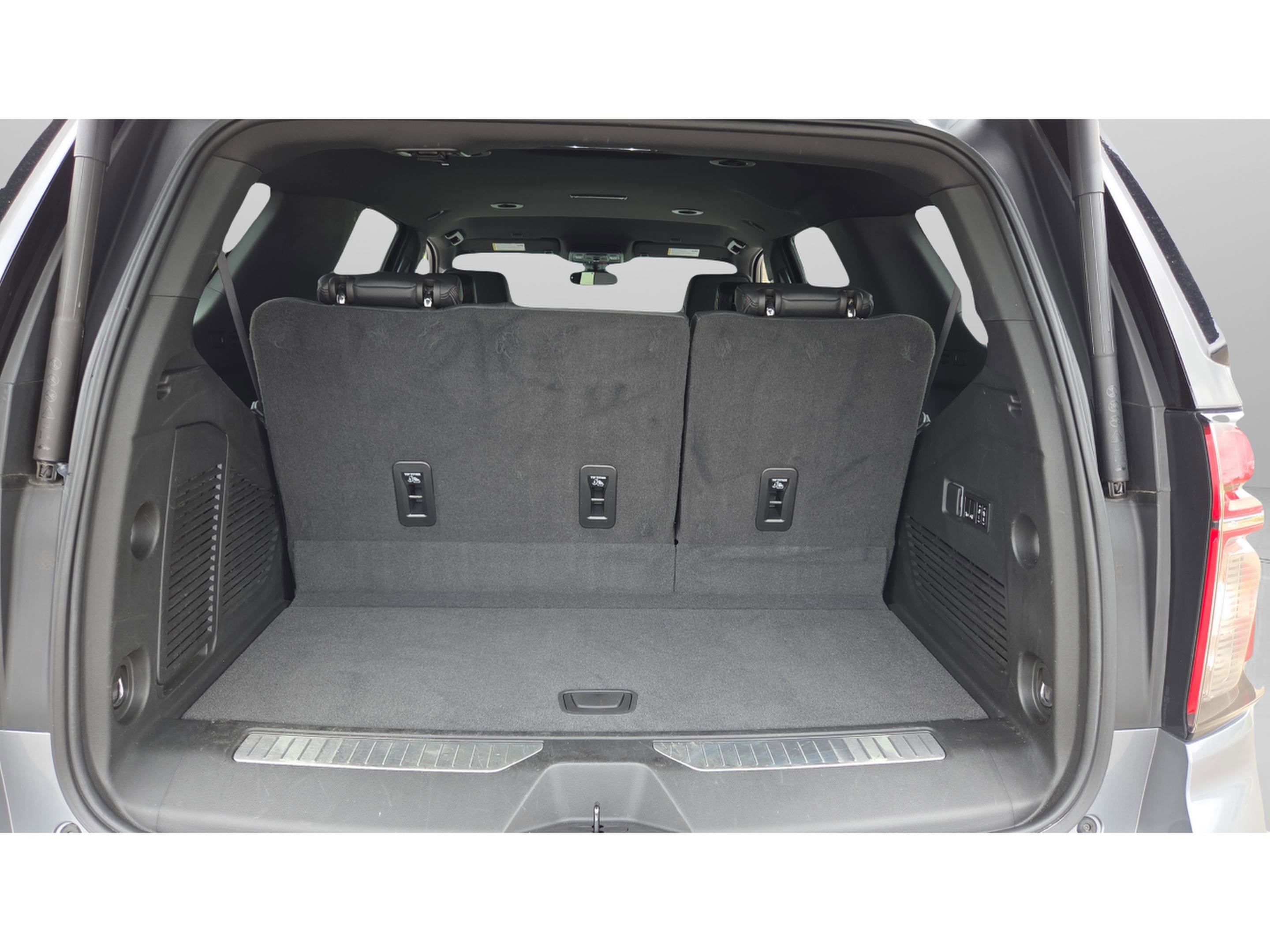 Used 2022 Chevrolet Tahoe RST w/ Luxury Package RWD image 13