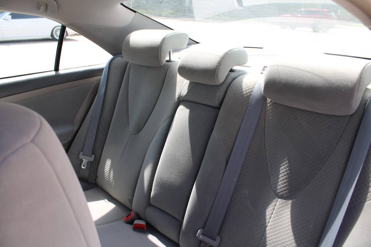 Used 2009 Toyota Camry LE FWD image 17