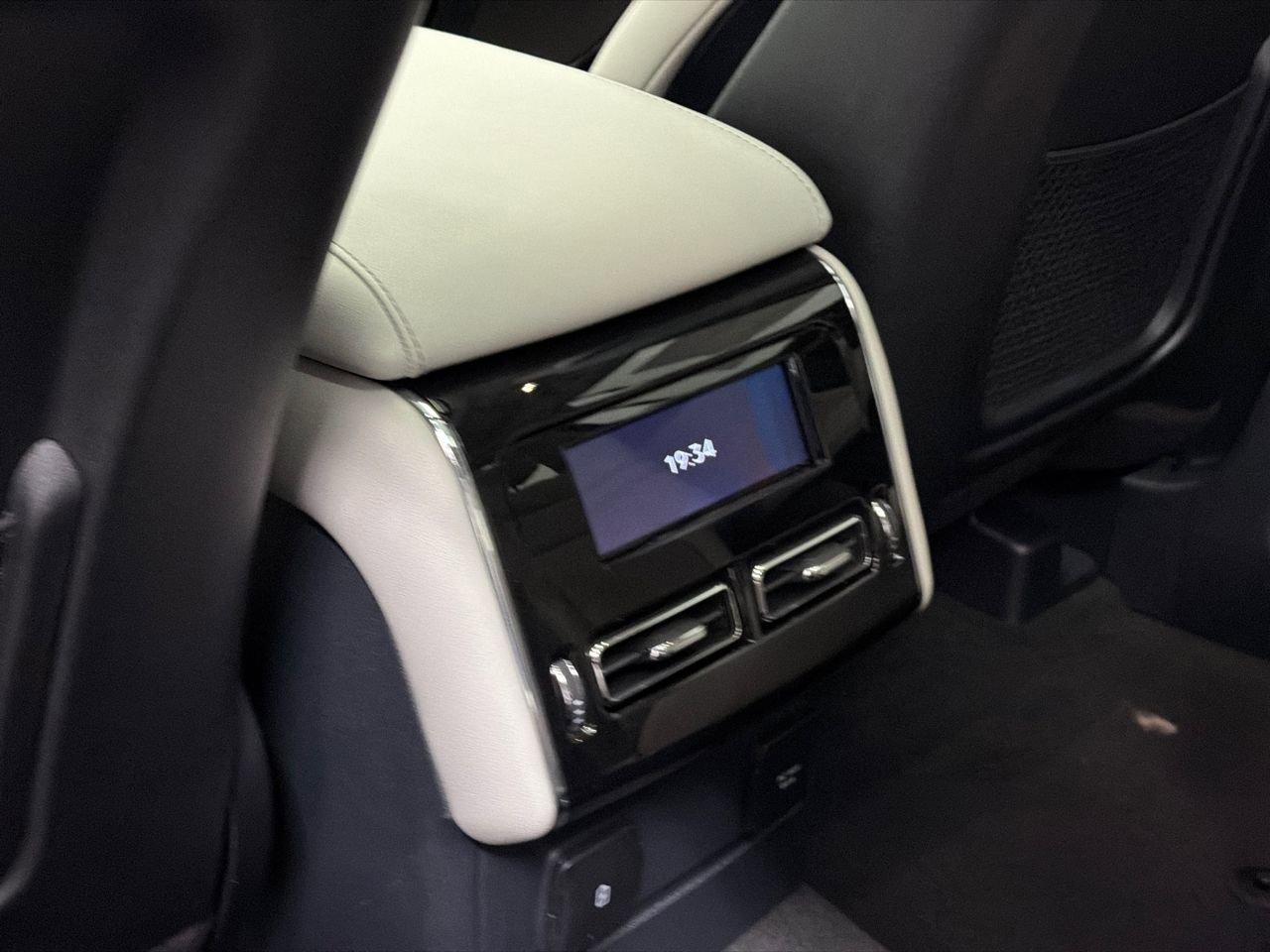 New 2026 Lincoln Aviator AWD image 20