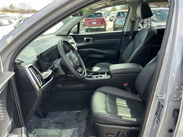 Used 2025 Kia Sorento EX w/ Panoramic Sunroof Package image 16