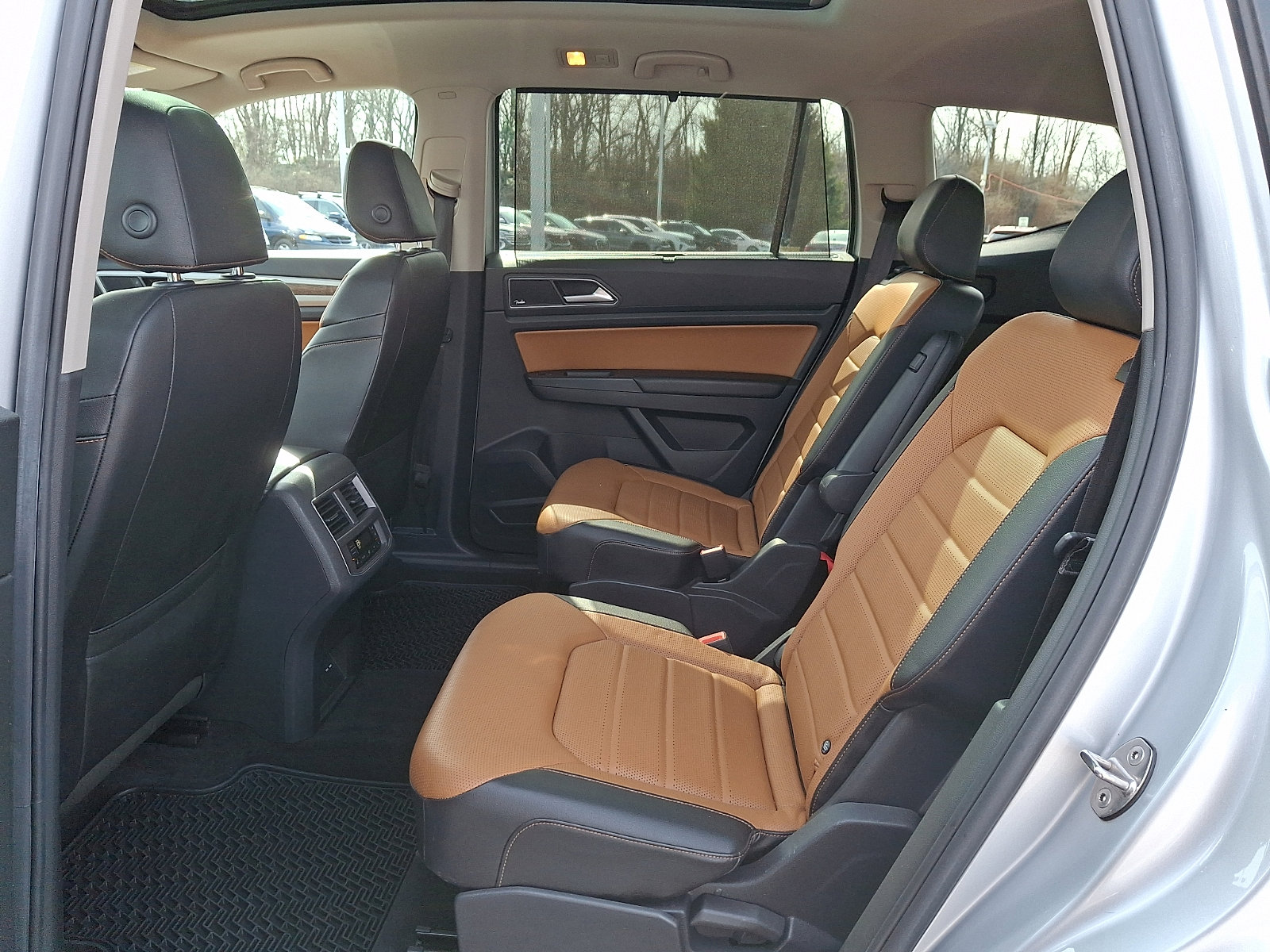 Used 2018 Volkswagen Atlas SEL Premium image 10