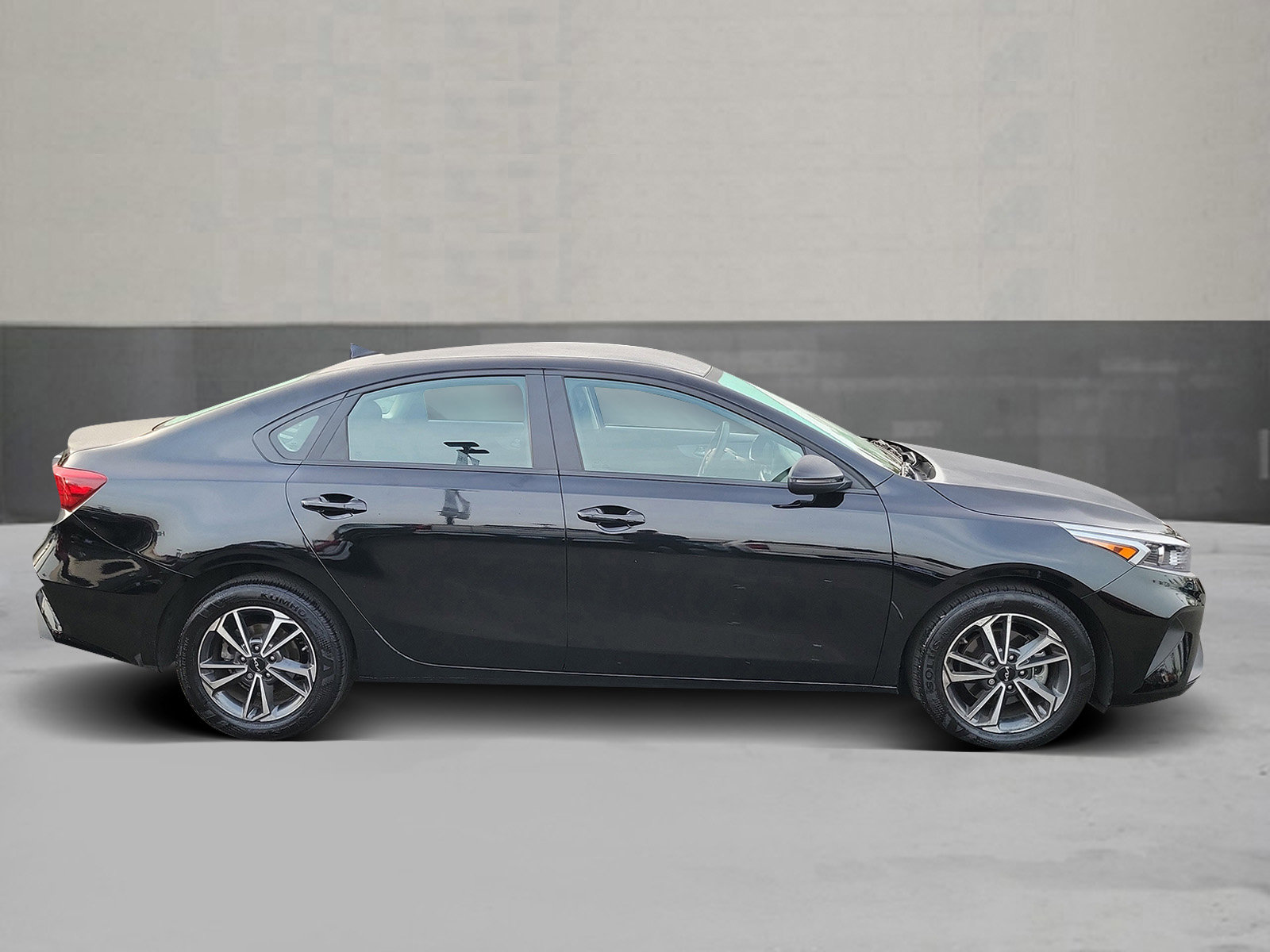 Used 2024 Kia Forte LXS w/ LXS Technology Package image 4