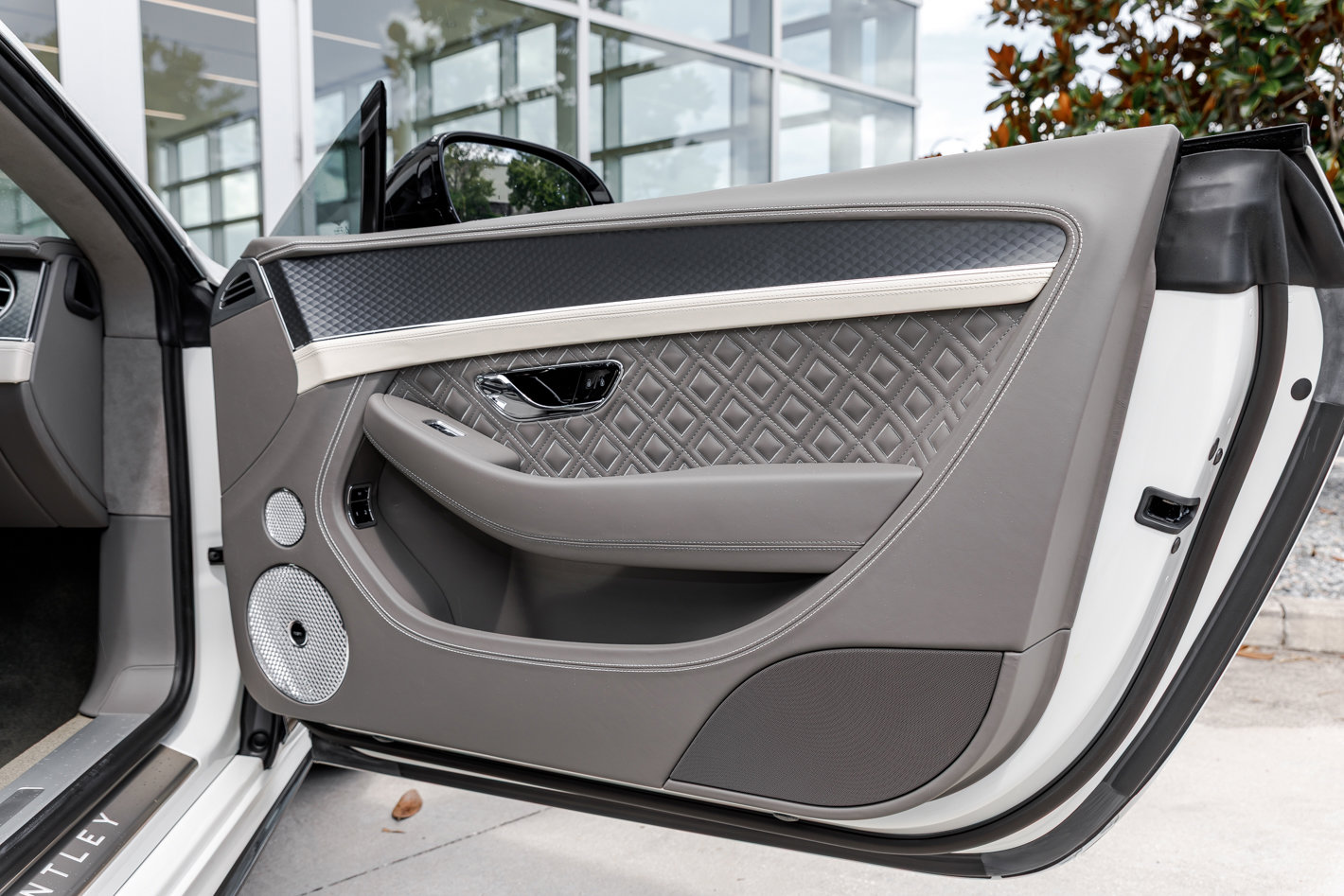 Used 2024 Bentley Continental GT V8 image 33