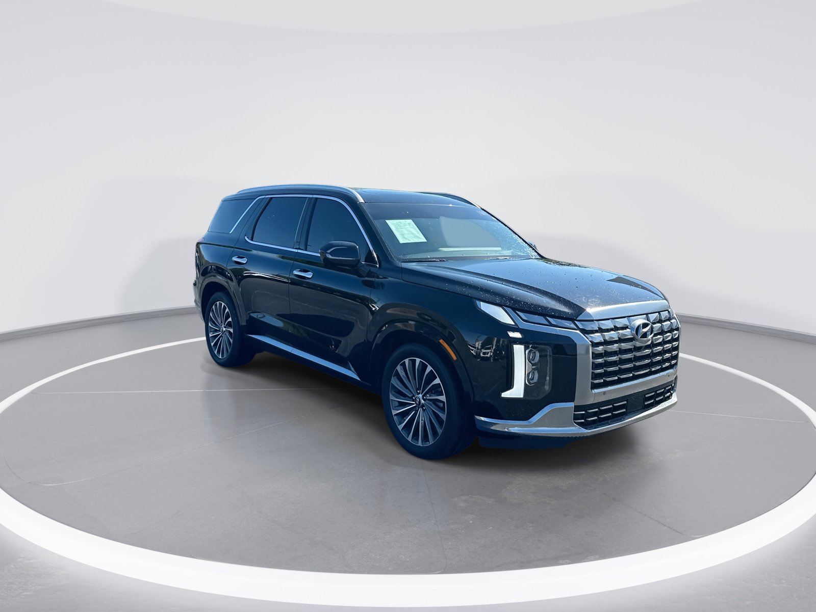 Used 2024 Hyundai Palisade Calligraphy FWD image 2