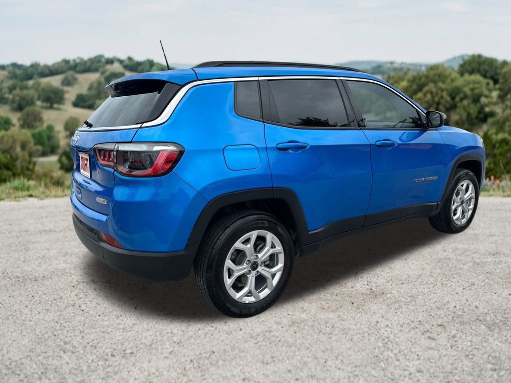 Used 2025 Jeep Compass Latitude w/ Convenience Group AWD/4WD image 10