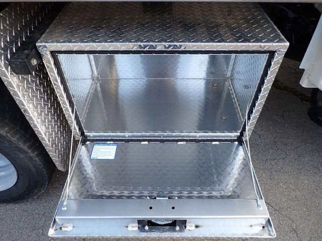 New 2026 Ford F450 XL w/ XL Chrome Package image 9