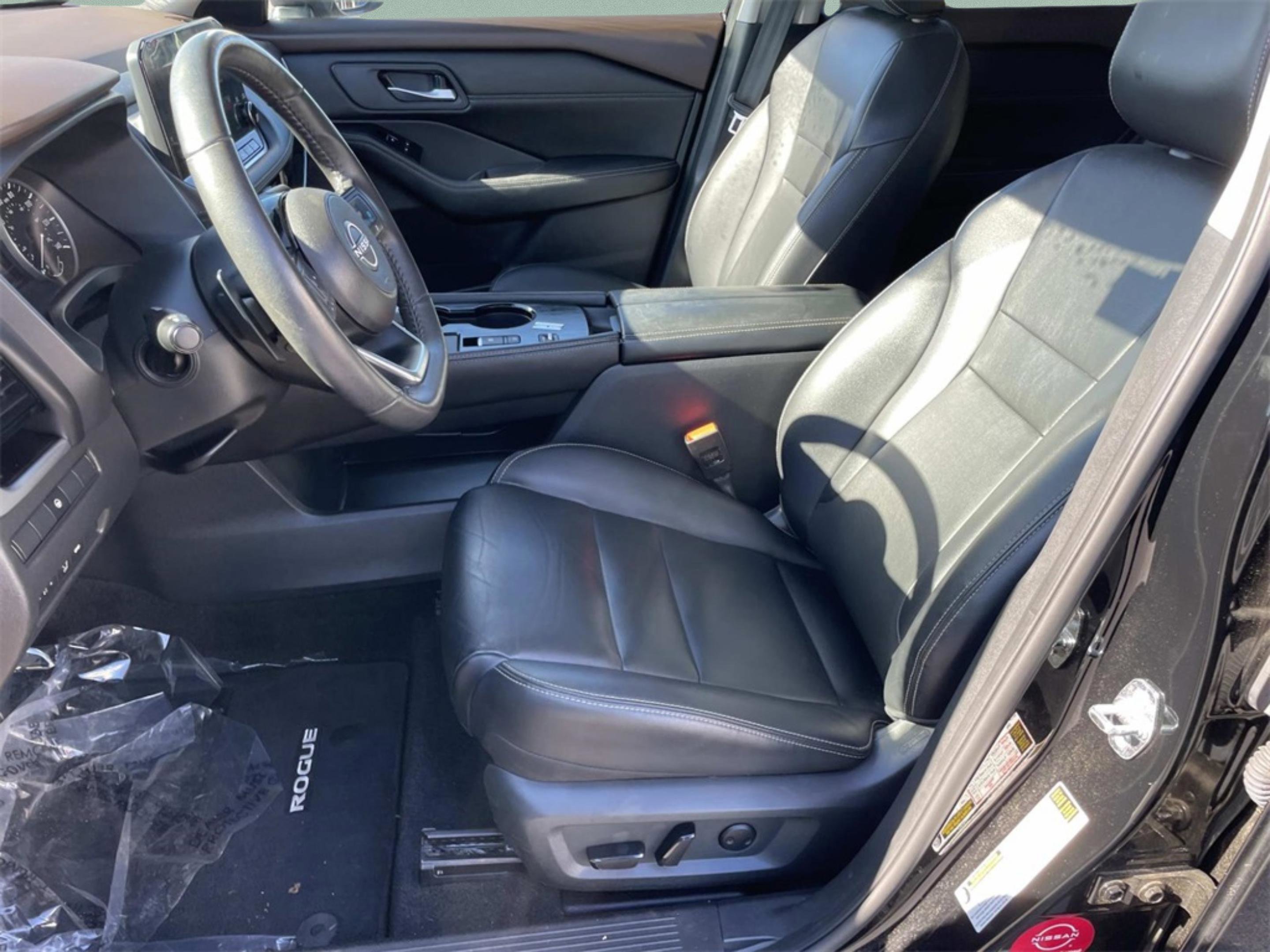 Used 2023 Nissan Rogue SL w/ SL Premium Package image 12