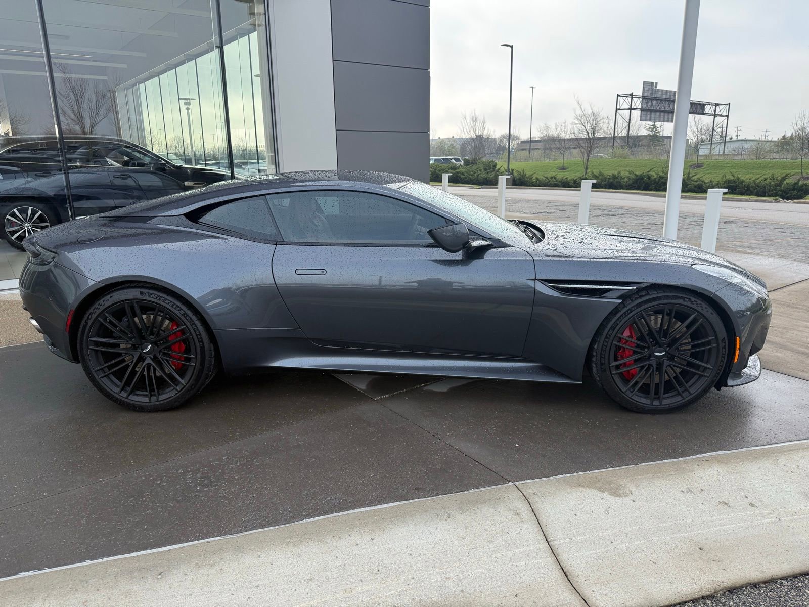 Used 2024 Aston Martin DB12 Coupe image 4