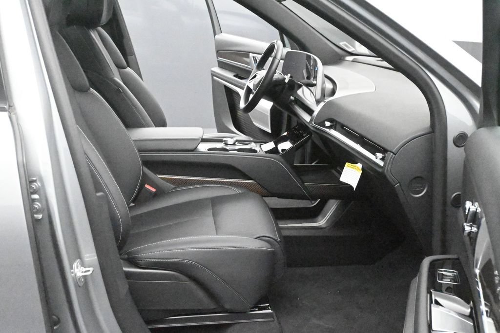 Used 2026 Cadillac Vistiq Luxury w/ LPO, Floor Liner Package AWD/4WD image 11