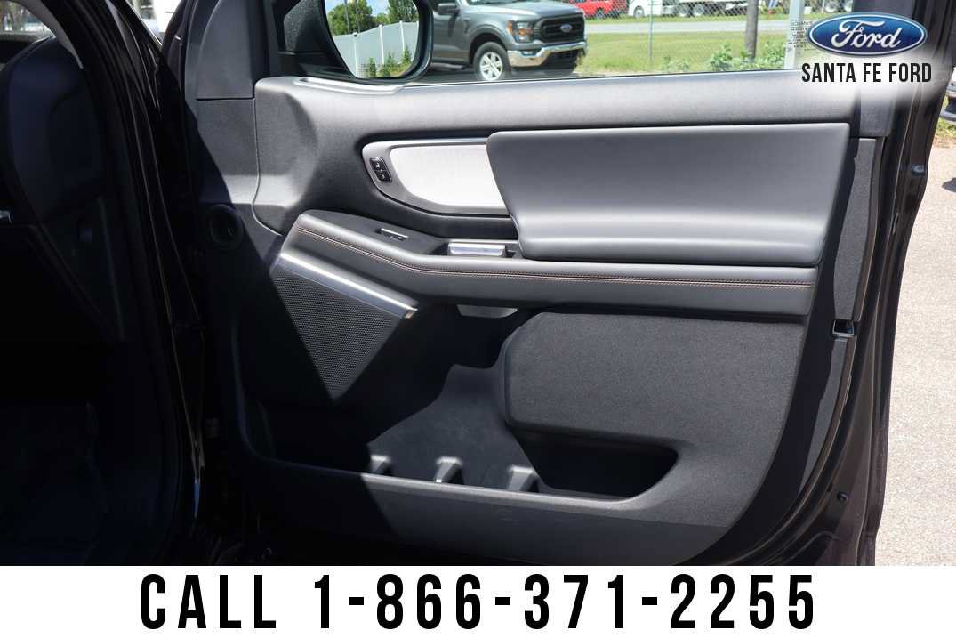 Used 2025 Ford Expedition Active RWD image 28