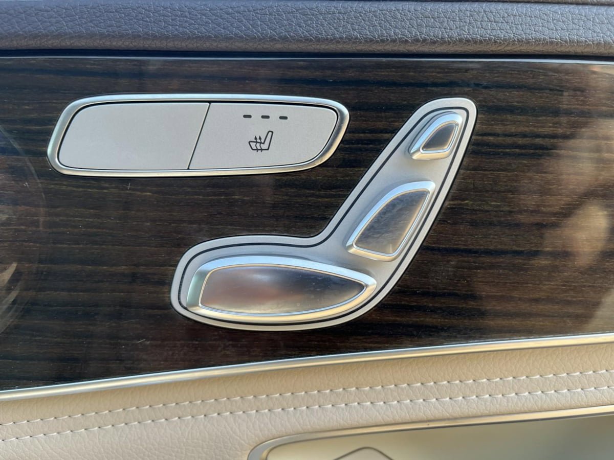 Used 2015 Mercedes-Benz C 300 4MATIC Sedan image 40