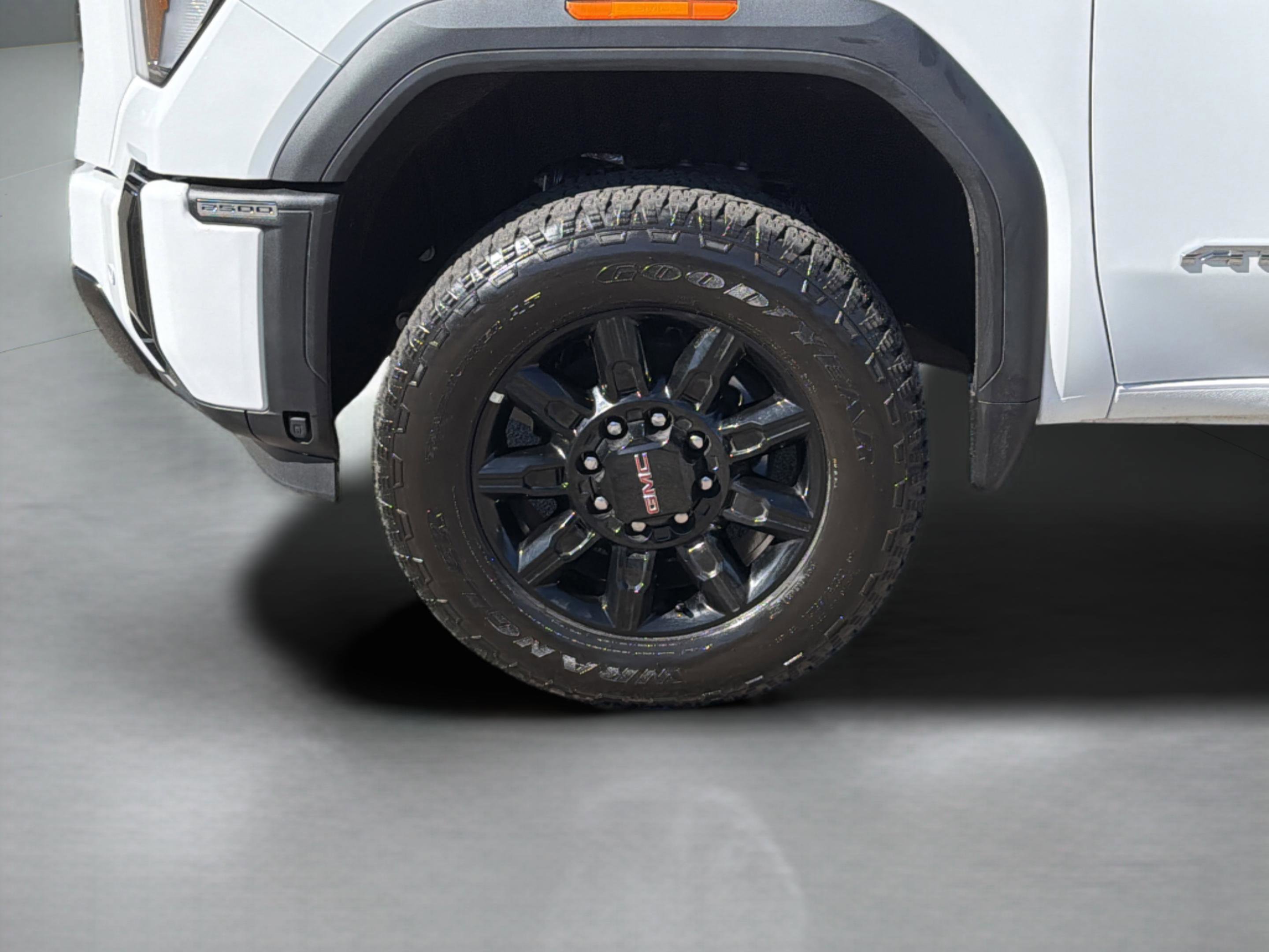 Used 2026 GMC Sierra 2500 AT4 image 9