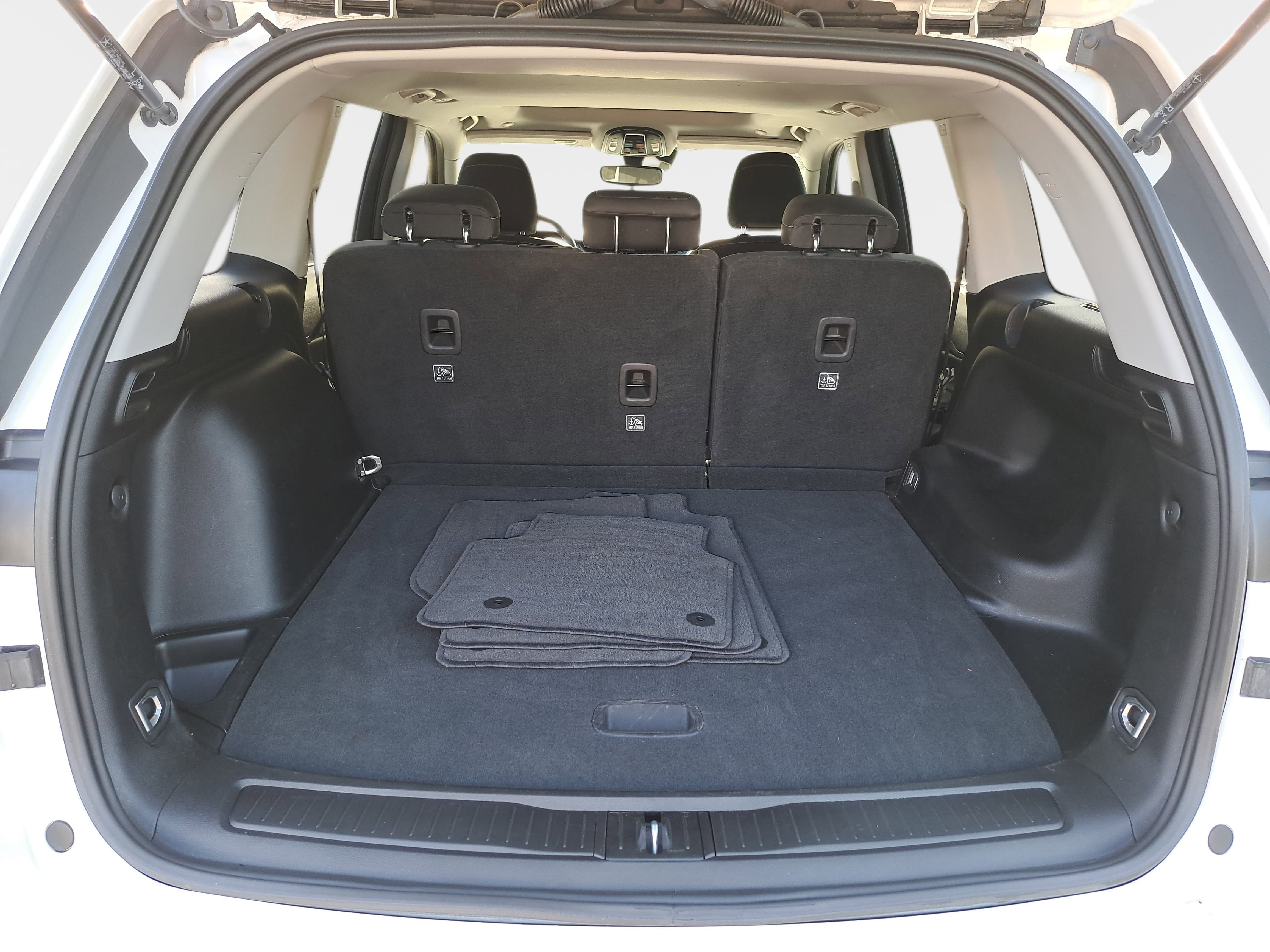 Used 2023 Jeep Grand Cherokee Laredo image 12