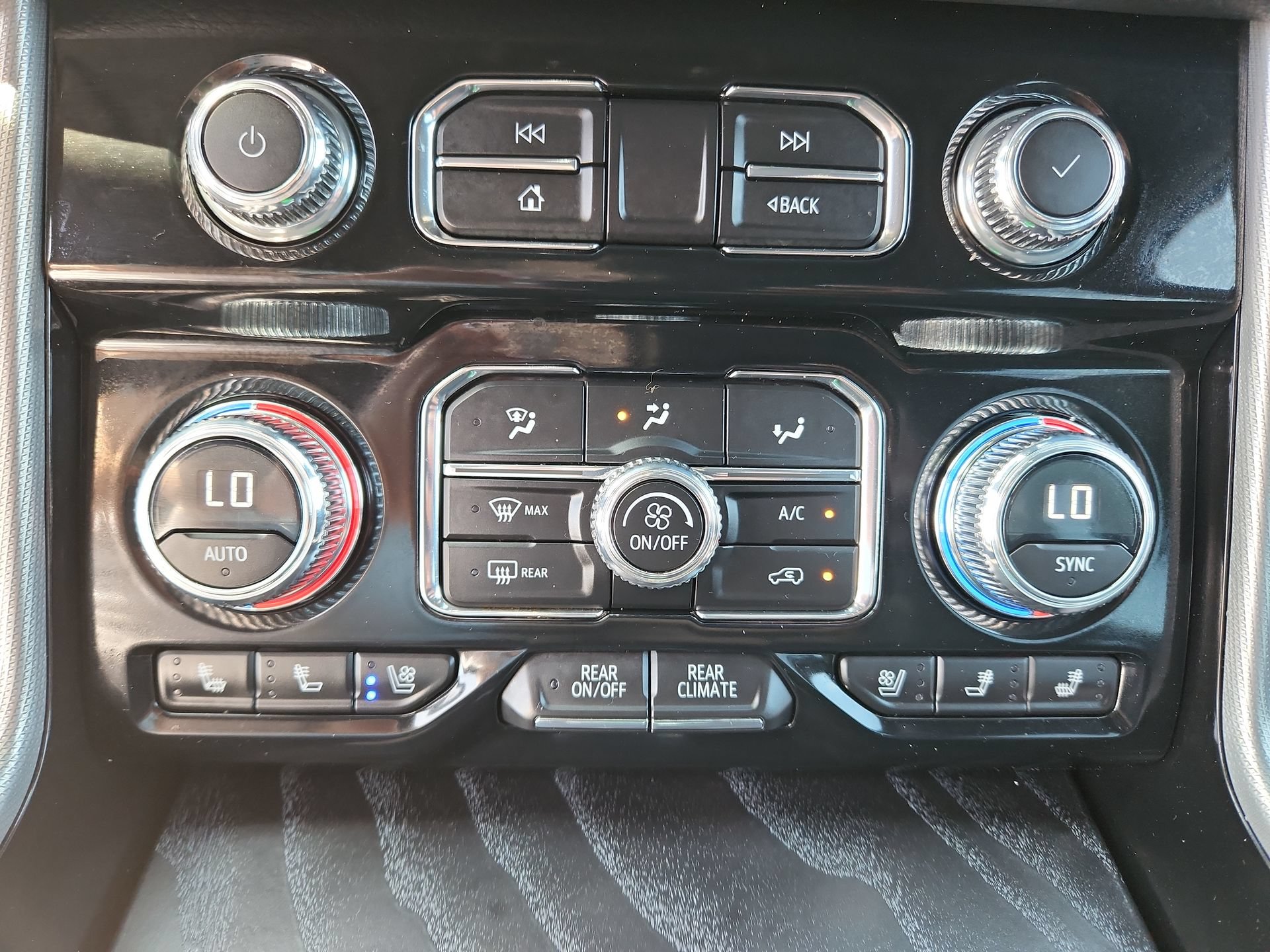 Used 2023 GMC Yukon XL Denali AWD/4WD image 17
