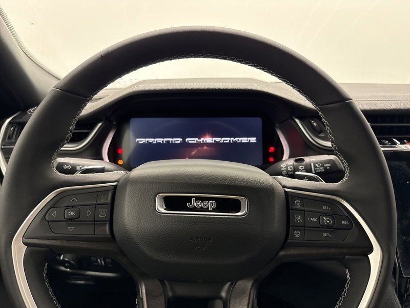 New 2025 Jeep Grand Cherokee Limited w/ Black Appearance Package image 26