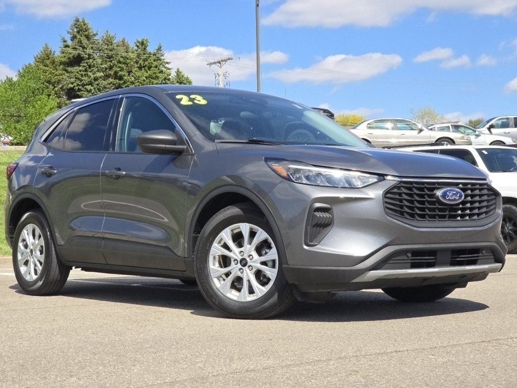 Used 2023 Ford Escape Active w/ Cold Weather Package FWD image 2