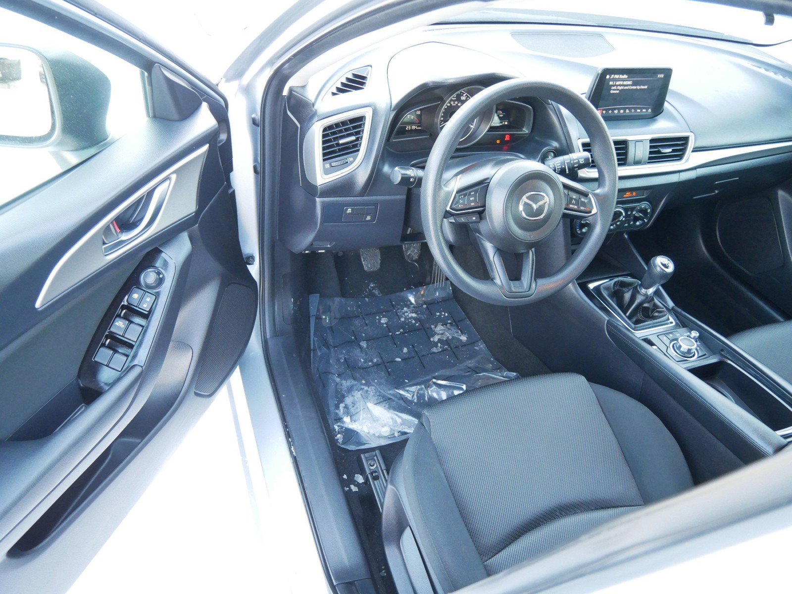 Used 2017 MAZDA MAZDA3 Sport image 9