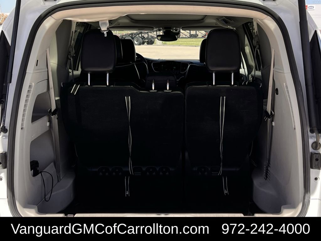 Used 2023 Chrysler Pacifica Limited image 31