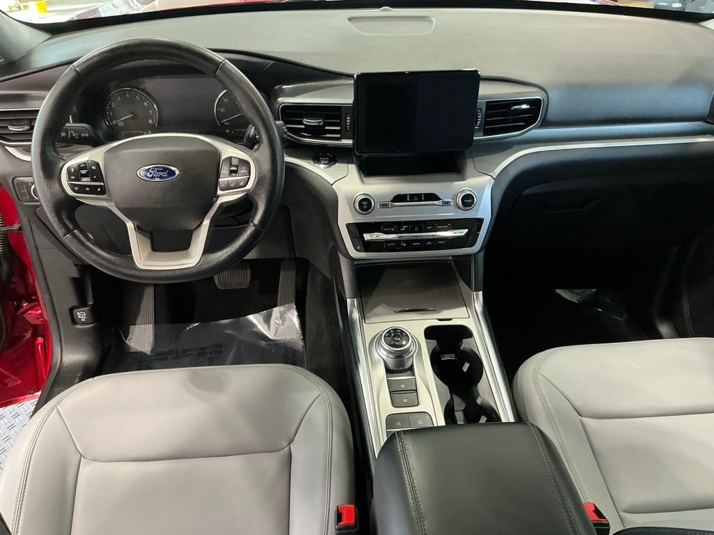 Used 2021 Ford Explorer XLT w/ Equipment Group 202A image 10