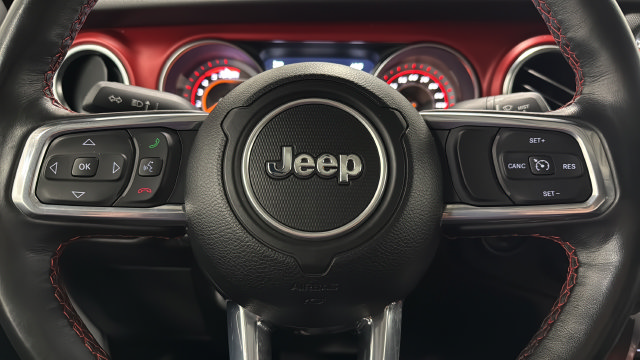 Used 2023 Jeep Gladiator Rubicon w/ LED Lighting Group AWD/4WD image 15