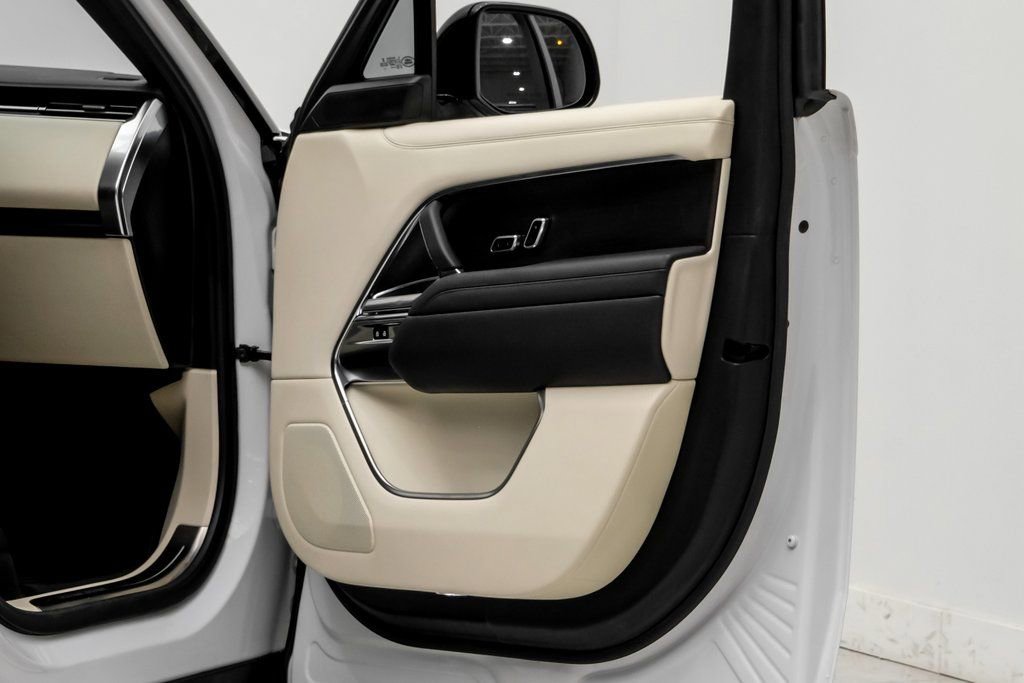 Used 2022 Land Rover Range Rover Long Wheelbase SE image 37