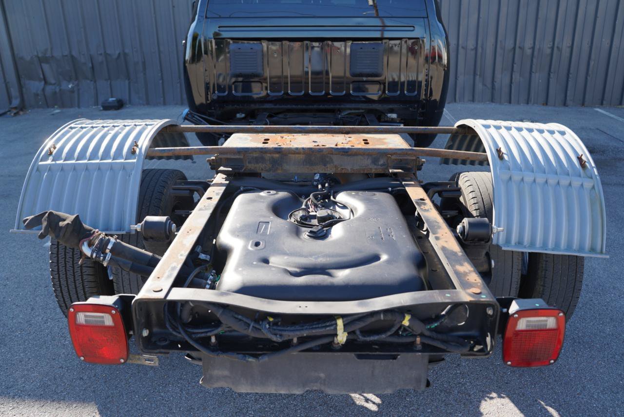 Used 2023 RAM 3500 Tradesman w/ Chrome Appearance Group AWD/4WD image 33