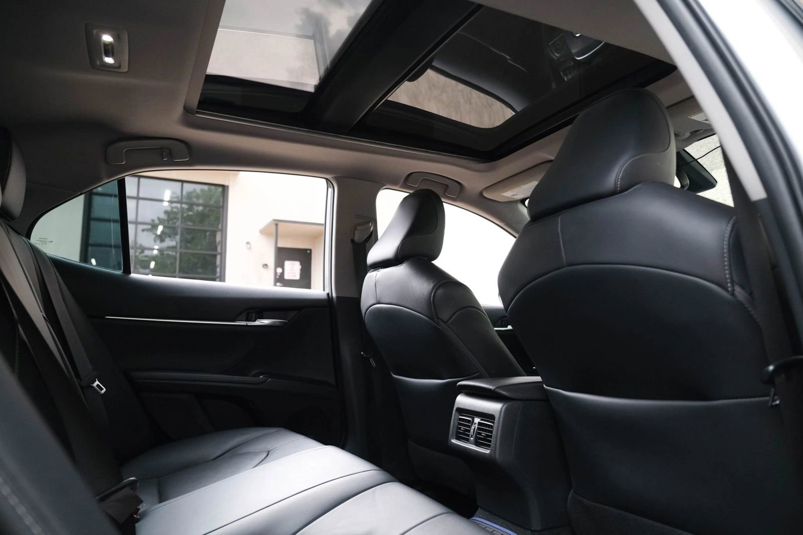 Used 2020 Toyota Camry XSE image 28