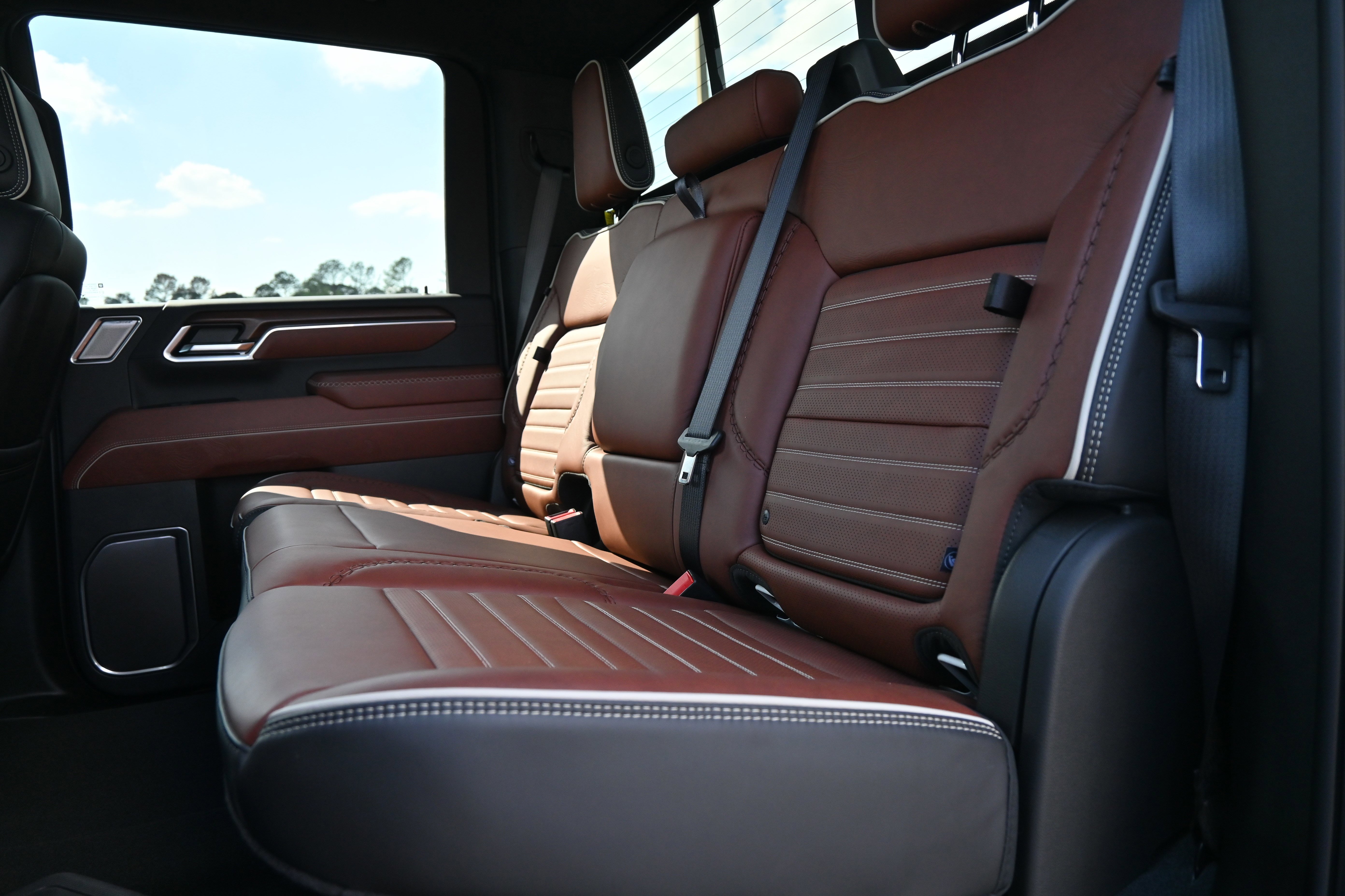 Used 2025 GMC Sierra 2500 Denali Ultimate image 31