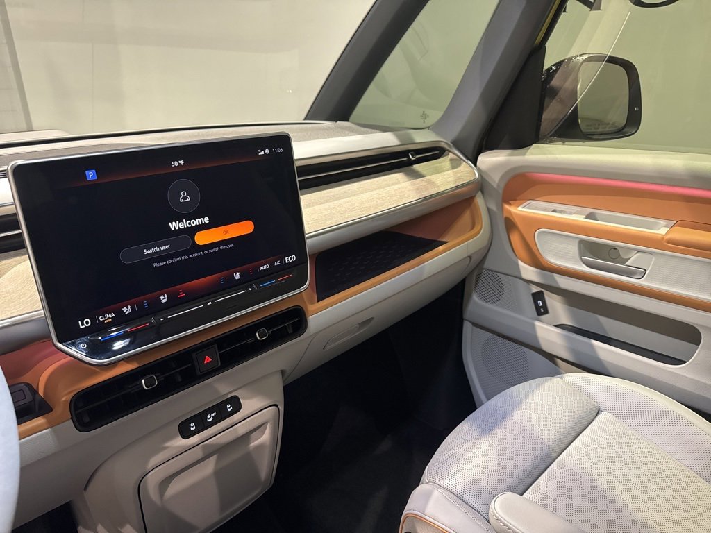 Used 2025 Volkswagen ID. Buzz 1st Edition image 14