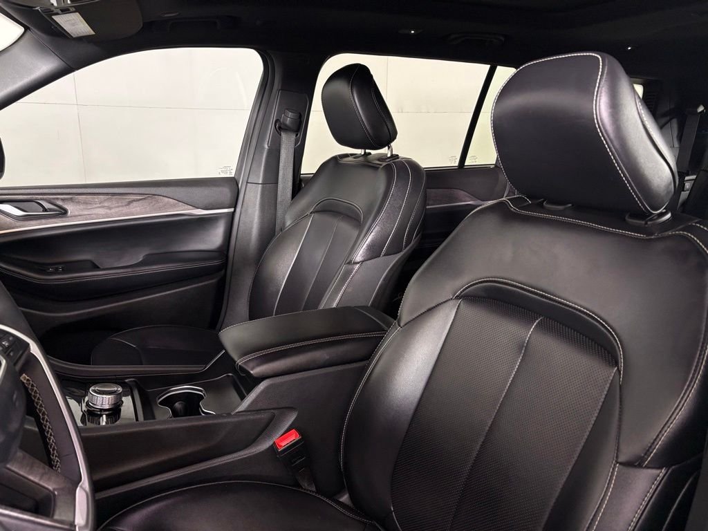 Used 2024 Jeep Grand Cherokee L Limited w/ Luxury Tech Group II AWD/4WD image 18