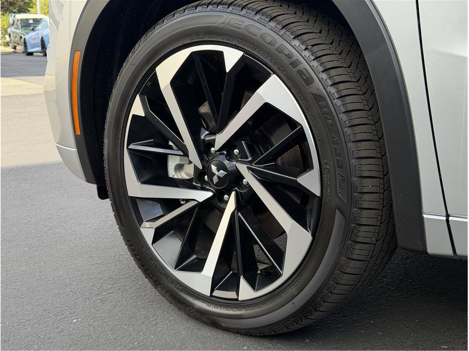 Used 2025 Mitsubishi Outlander 4WD Plug-In Hybrid image 9