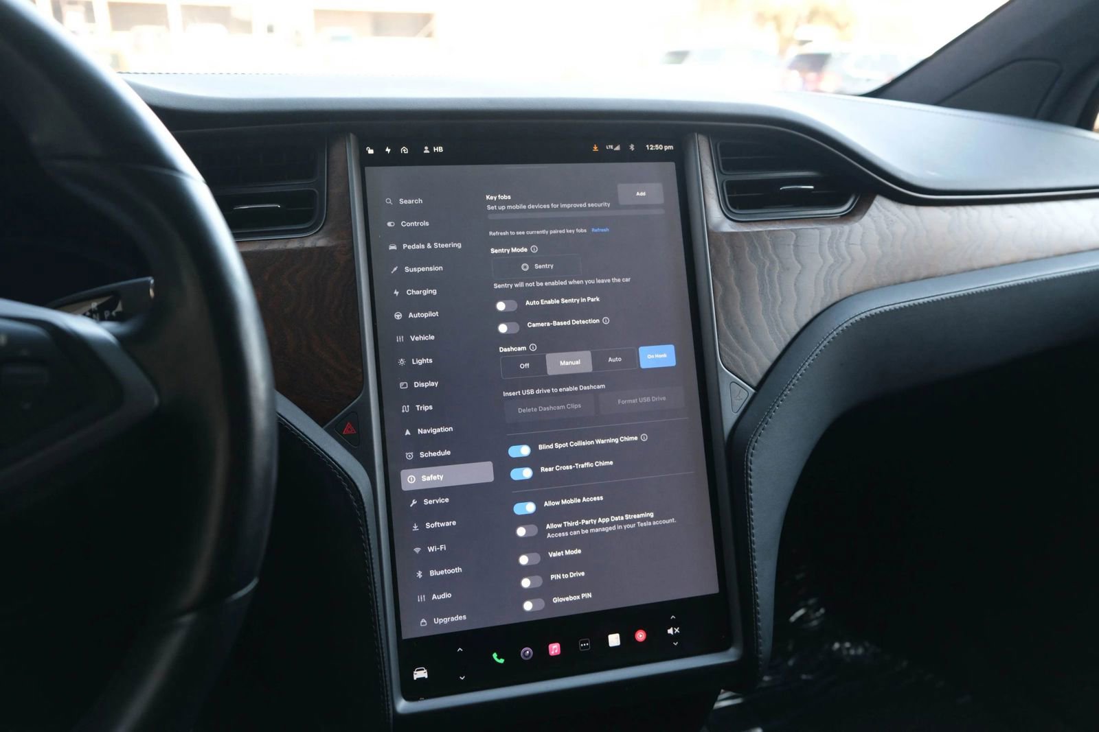 Used 2018 Tesla Model X 75D image 43