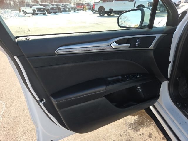 Used 2020 Ford Fusion SE image 28