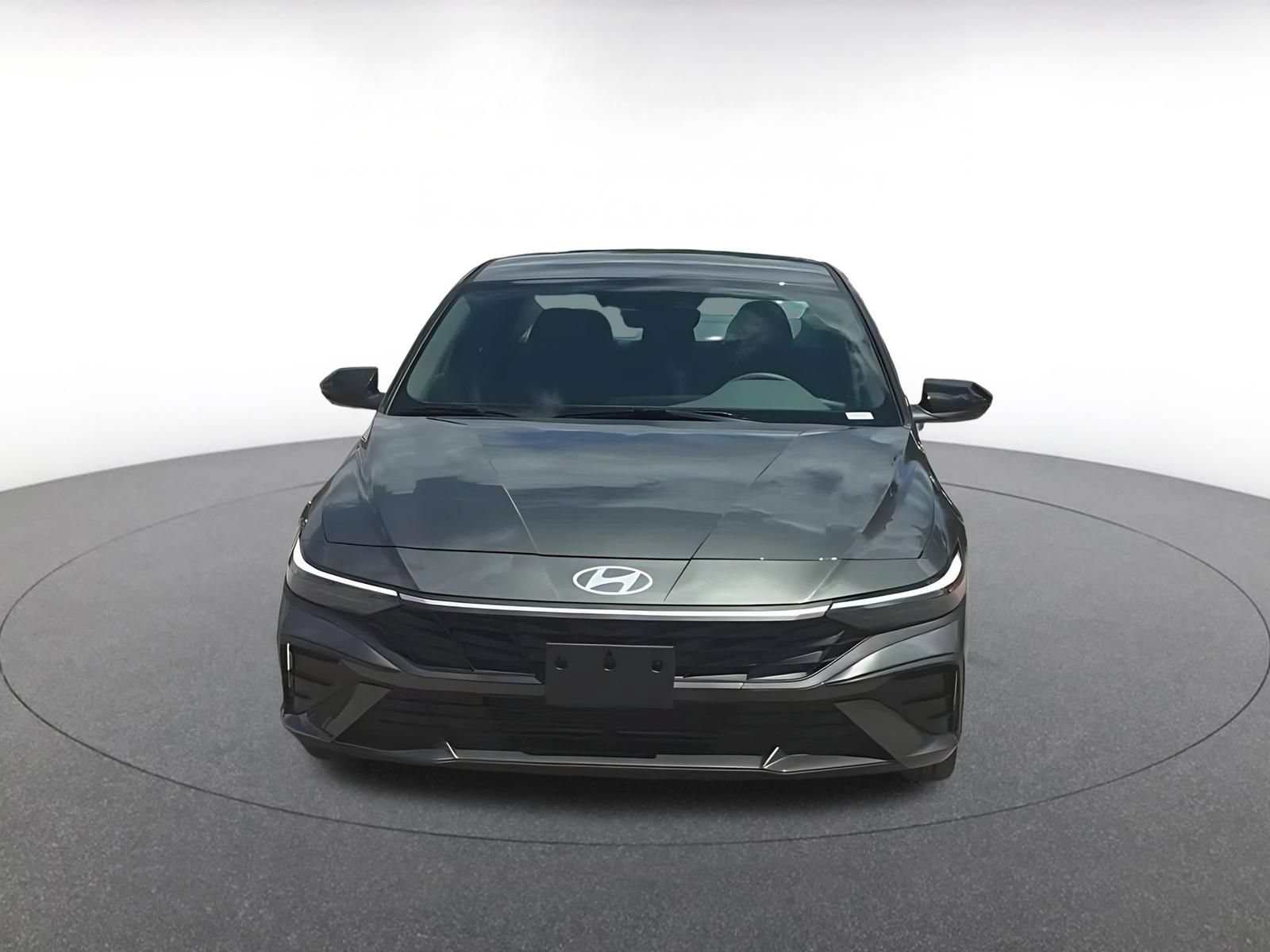 Used 2026 Hyundai Elantra Sport FWD image 4