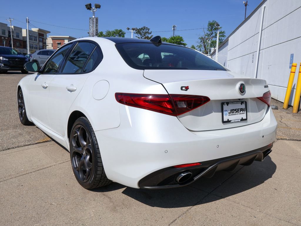 Used 2018 Alfa Romeo Giulia Ti Sport w/ Quick Order Package 22S Sport AWD/4WD image 3