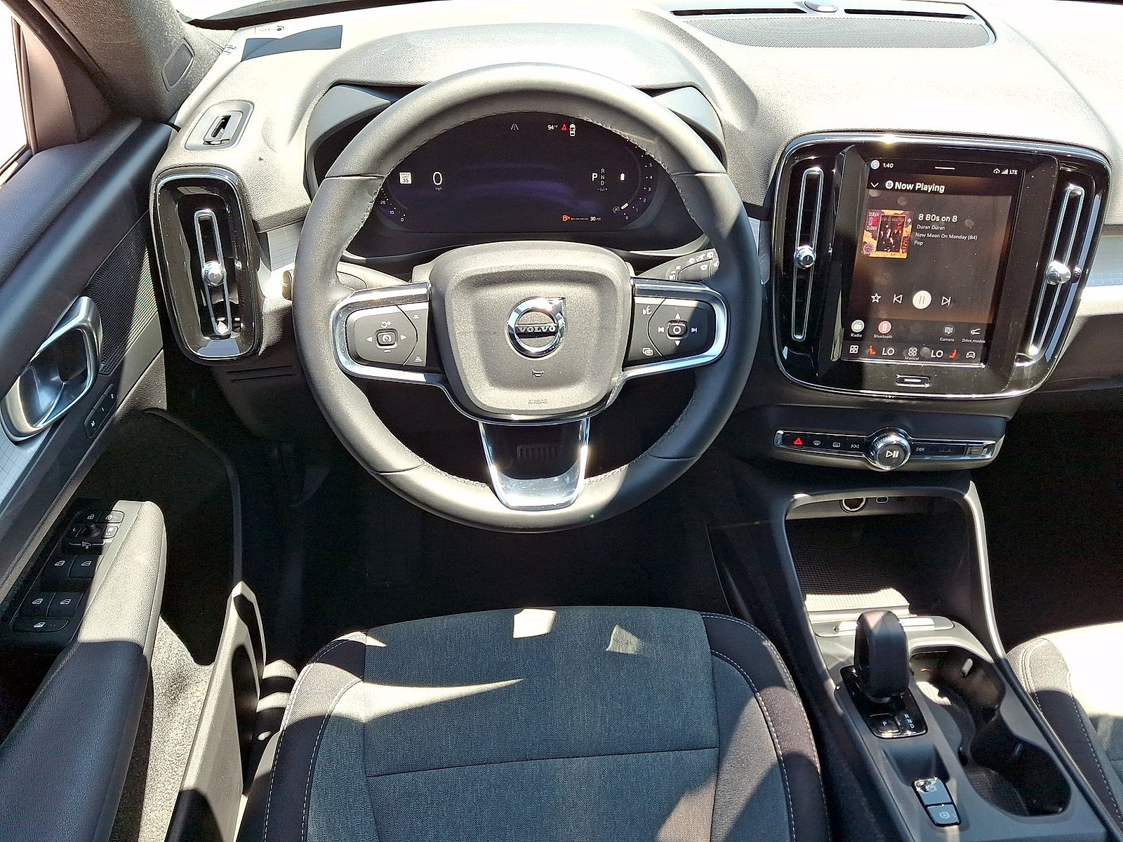 Used 2023 Volvo XC40 B5 Core AWD/4WD image 21
