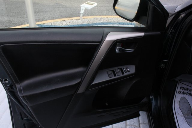 Used 2018 Toyota RAV4 XLE image 14