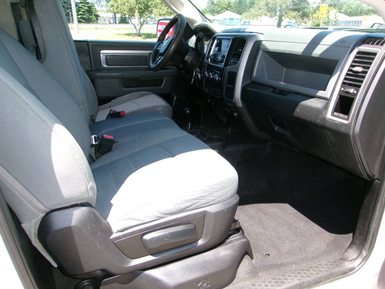 Used 2014 RAM 2500 Tradesman w/ Chrome Appearance Group AWD/4WD image 9