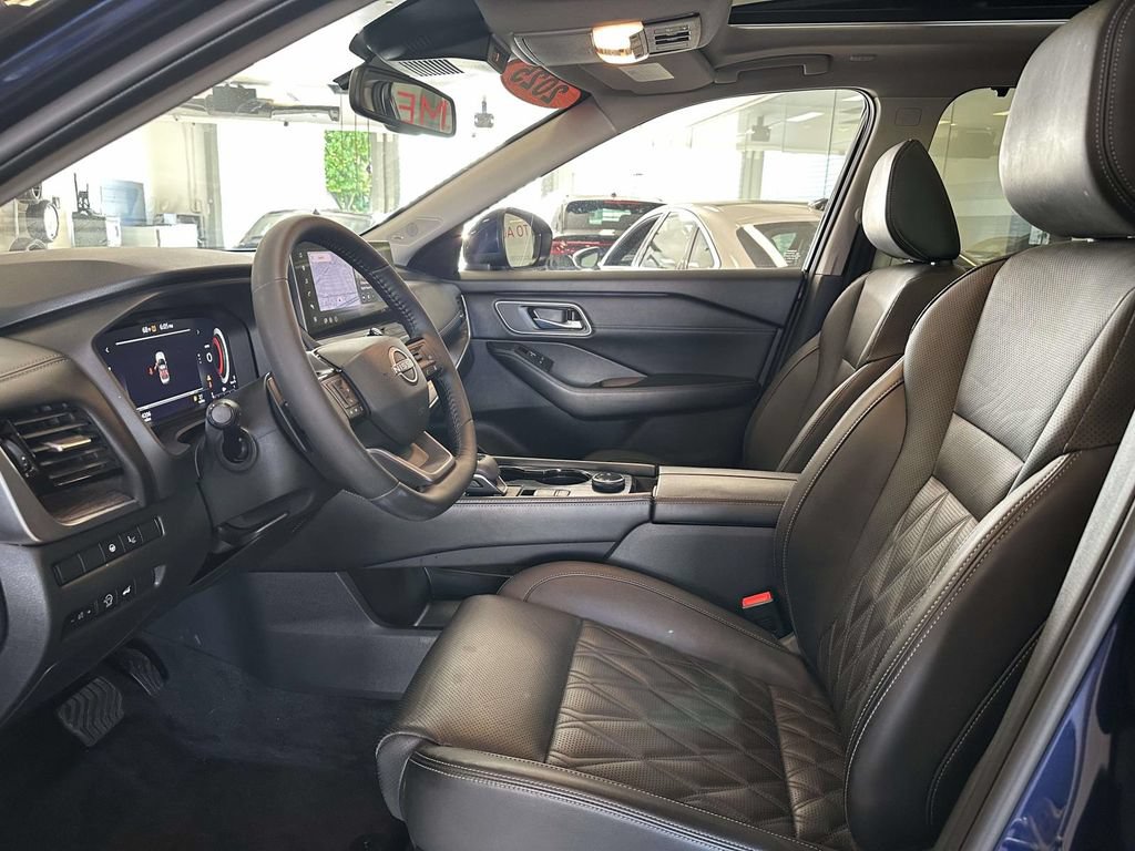 Used 2025 Nissan Rogue Platinum w/ Platinum Premium Package AWD/4WD image 18