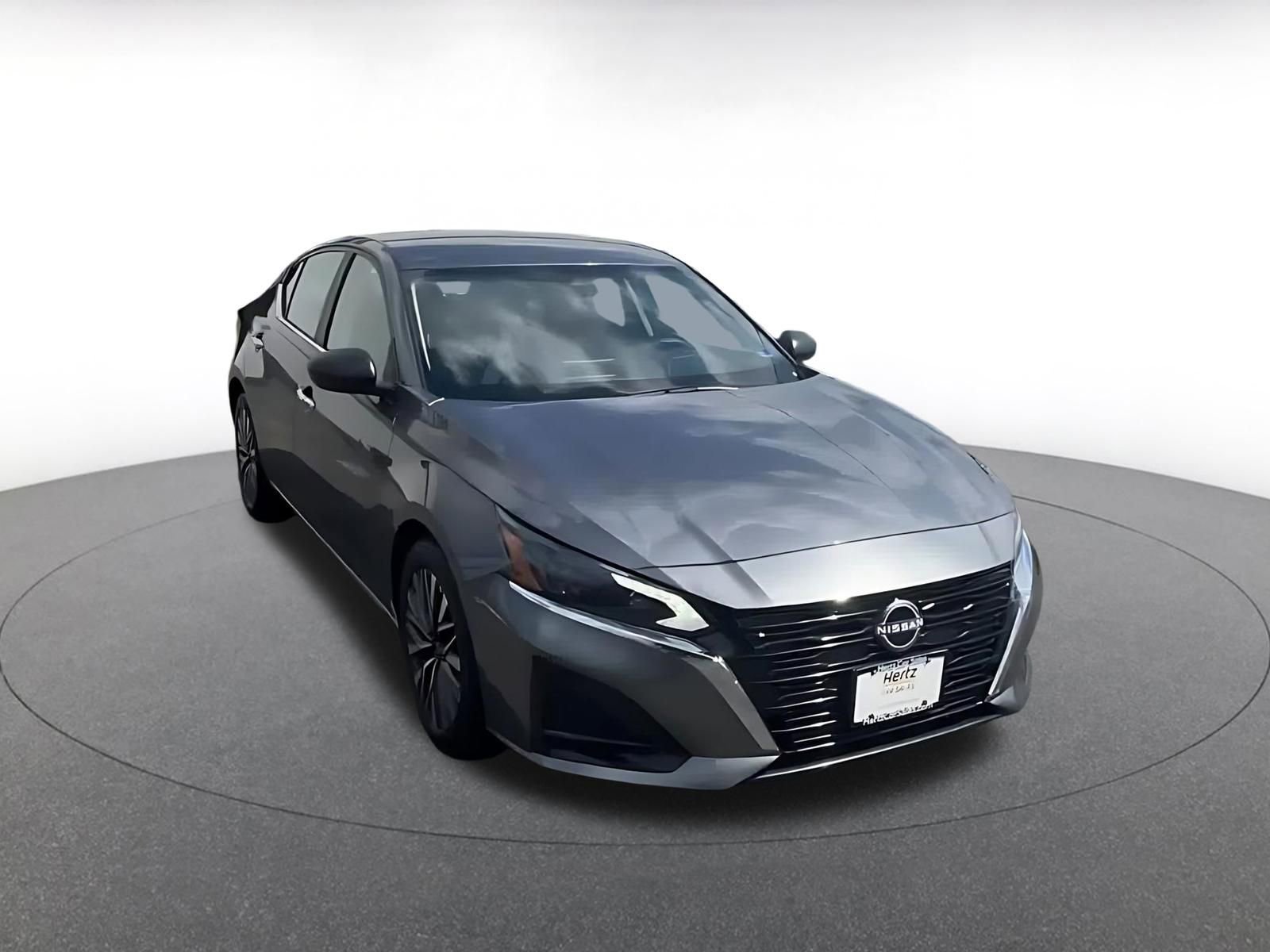 Used 2025 Nissan Altima 2.5 SV FWD image 3