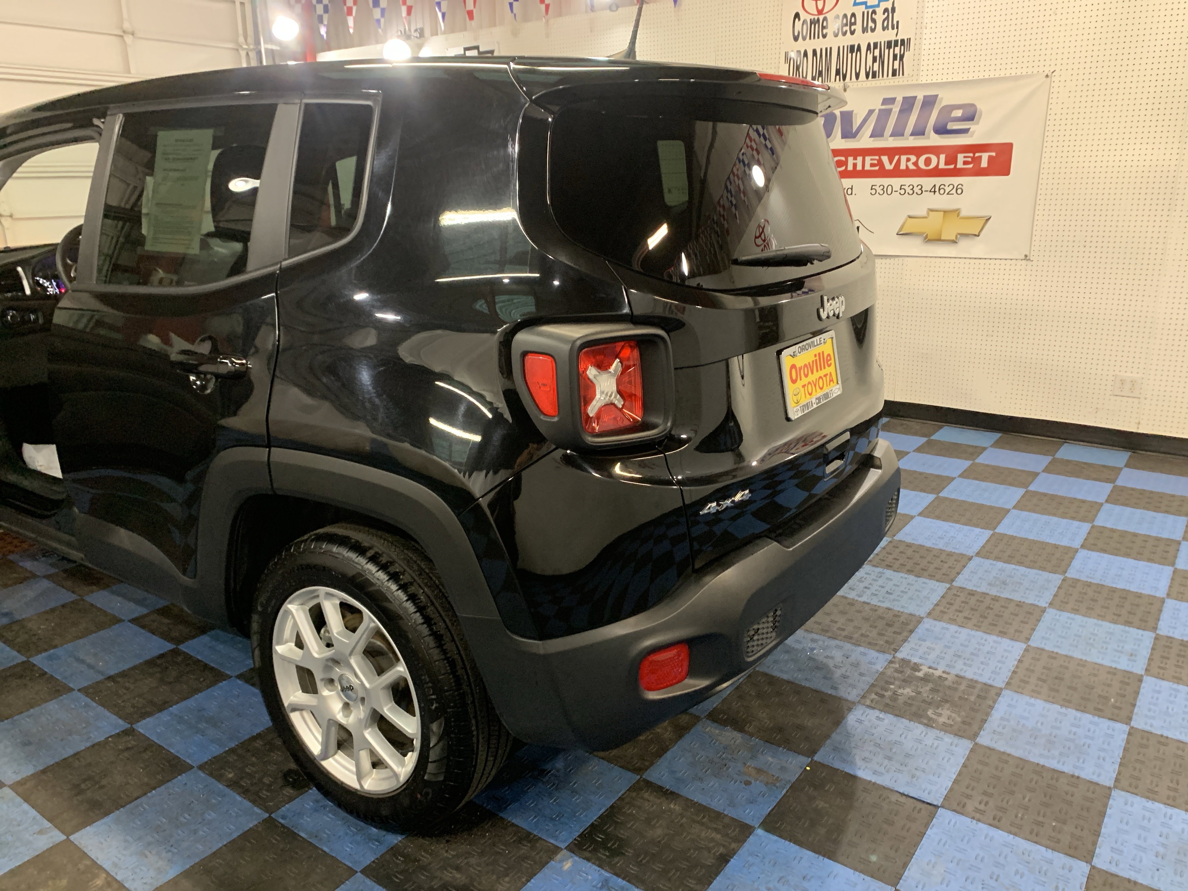 Used 2023 Jeep Renegade Latitude image 4