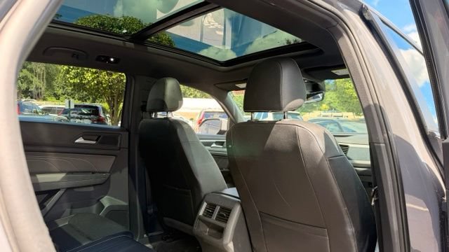 Used 2022 Volkswagen Atlas Cross Sport SEL R-Line AWD/4WD image 3