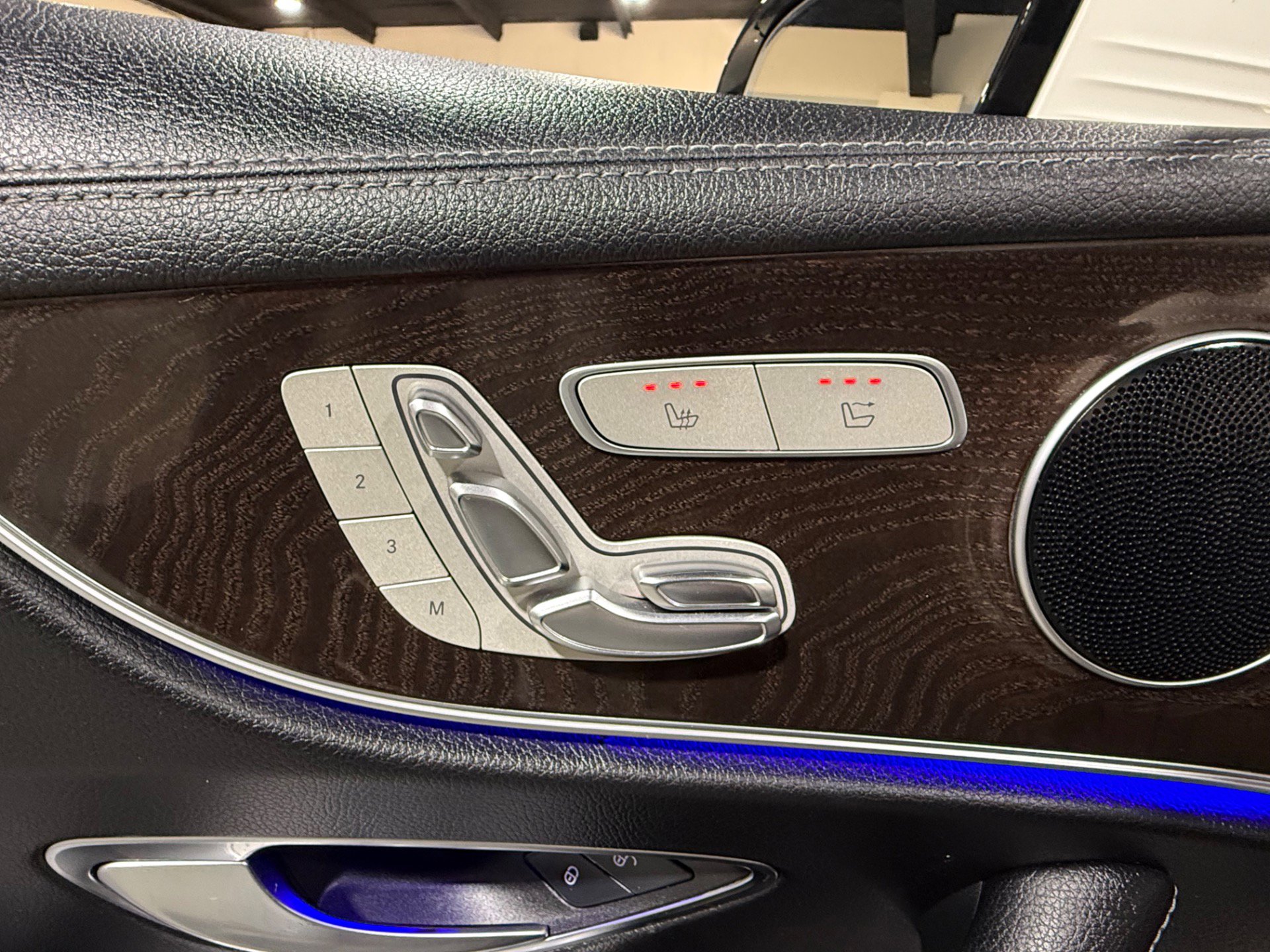 Used 2018 Mercedes-Benz E 400 4MATIC Cabriolet image 40