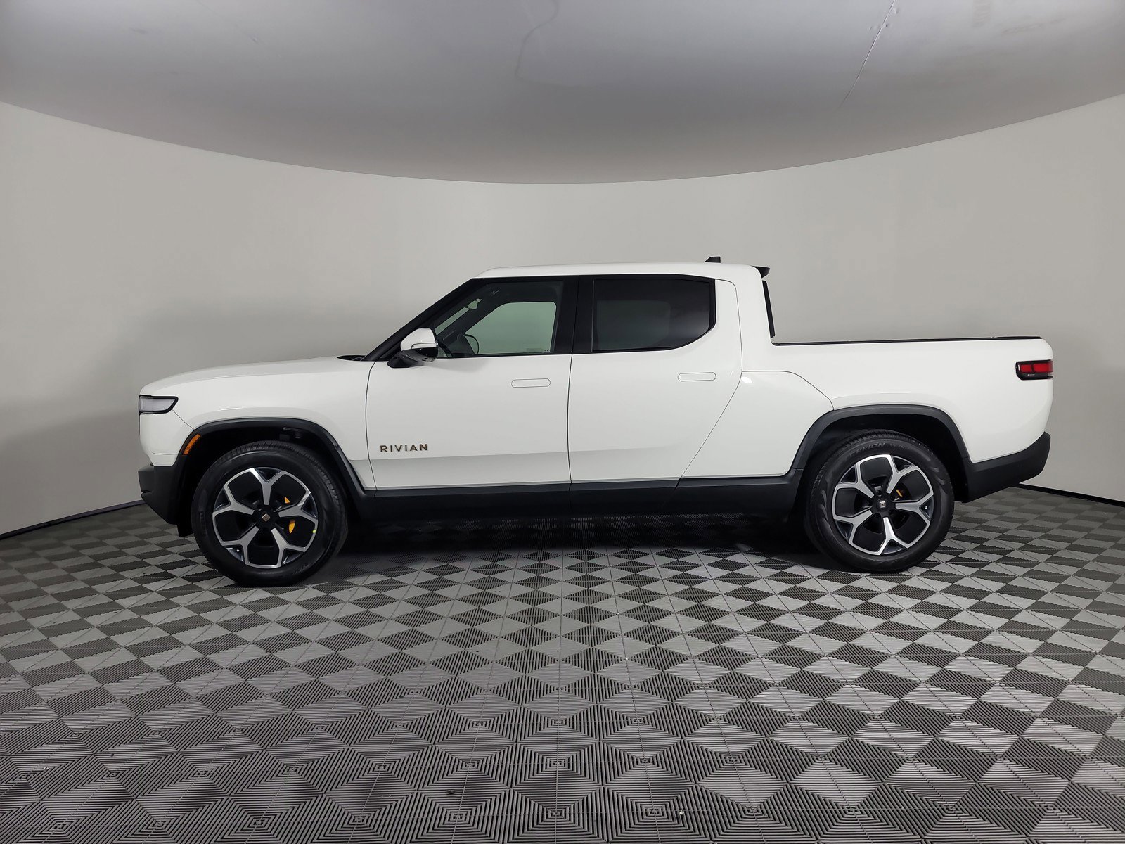 Used 2022 Rivian R1T Adventure image 2