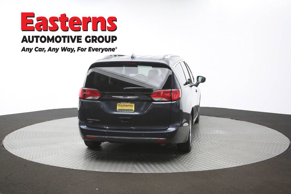 Used 2020 Chrysler Pacifica Touring-L FWD image 41