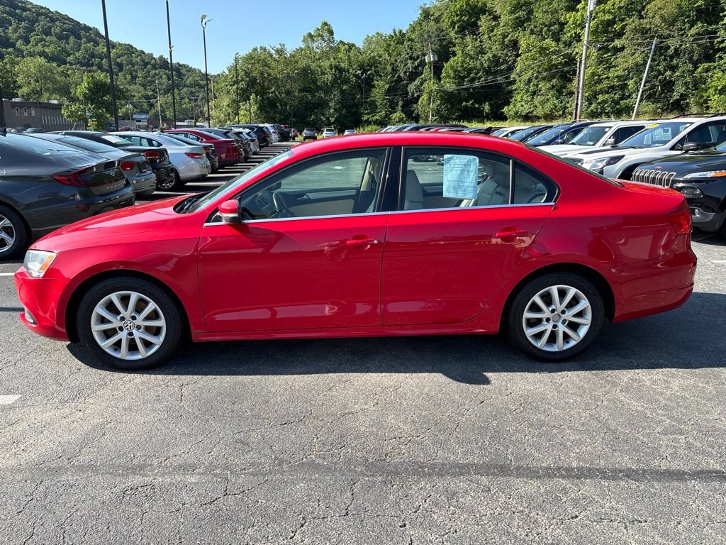 Used 2013 Volkswagen Jetta SE FWD image 2