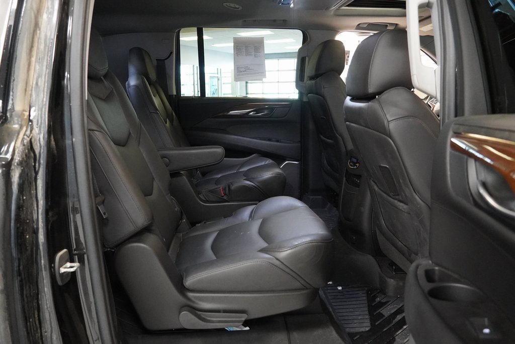 Used 2020 Cadillac Escalade ESV Luxury image 32