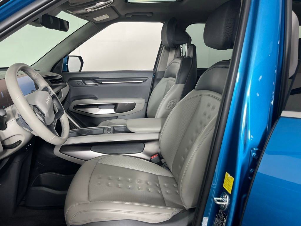 Used 2025 Kia EV9 Wind image 18