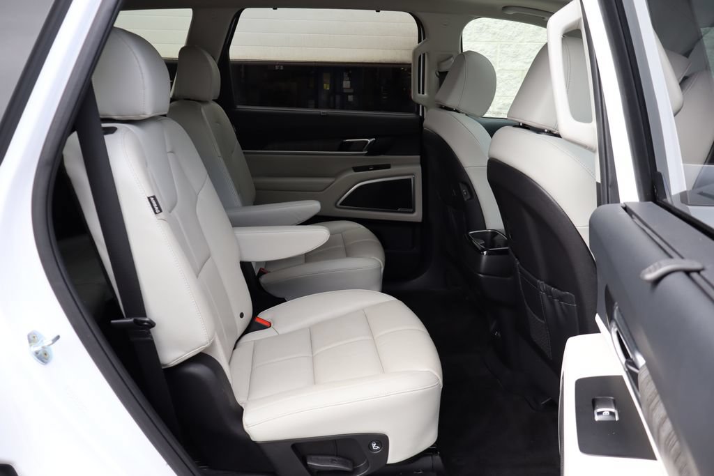 Used 2023 Kia Telluride EX w/ EX Captain's Chair Package AWD/4WD image 29