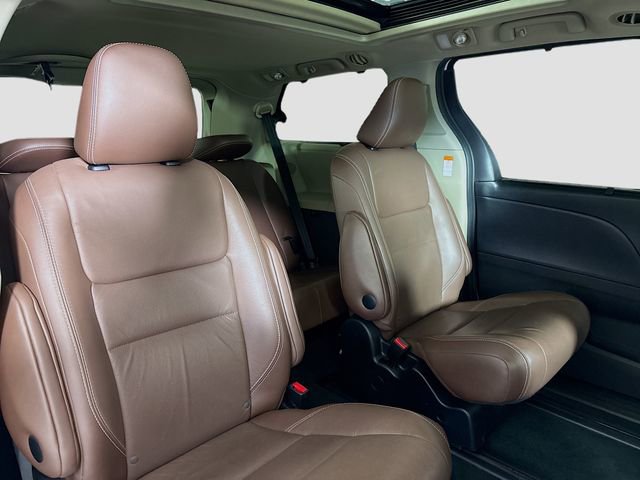 Used 2017 Toyota Sienna XLE image 30